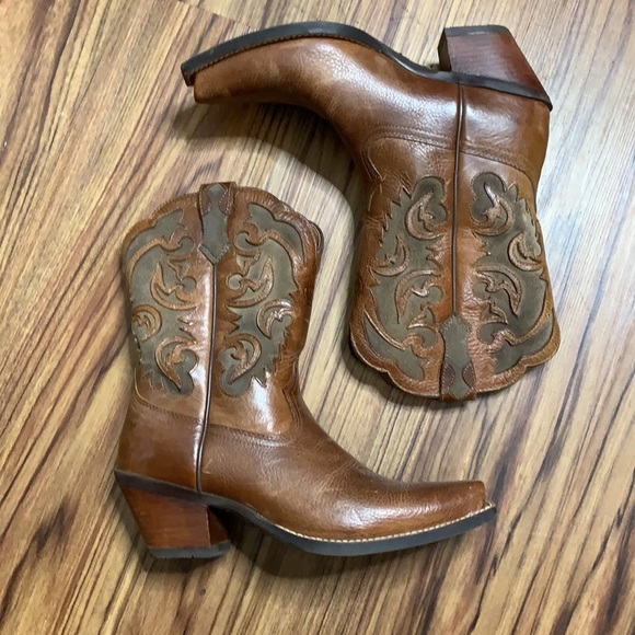 Ariat Shoes - COPY - Ariat D Toe Cowboy Women Boots (6.5B)